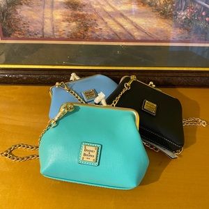 Dooney & Bourke SKY BLUE, Large Kiss-Lock Coin Purse On Chain NEW WITH TAGS 👛